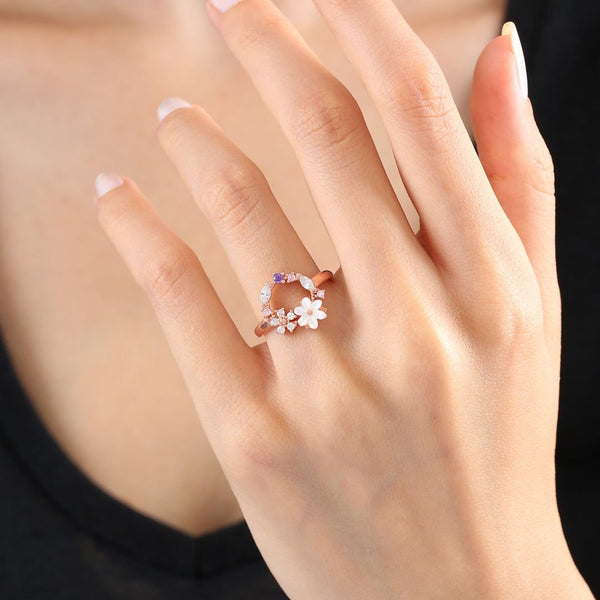 Petal-Kissed Wreath Ring – Rose-Gold